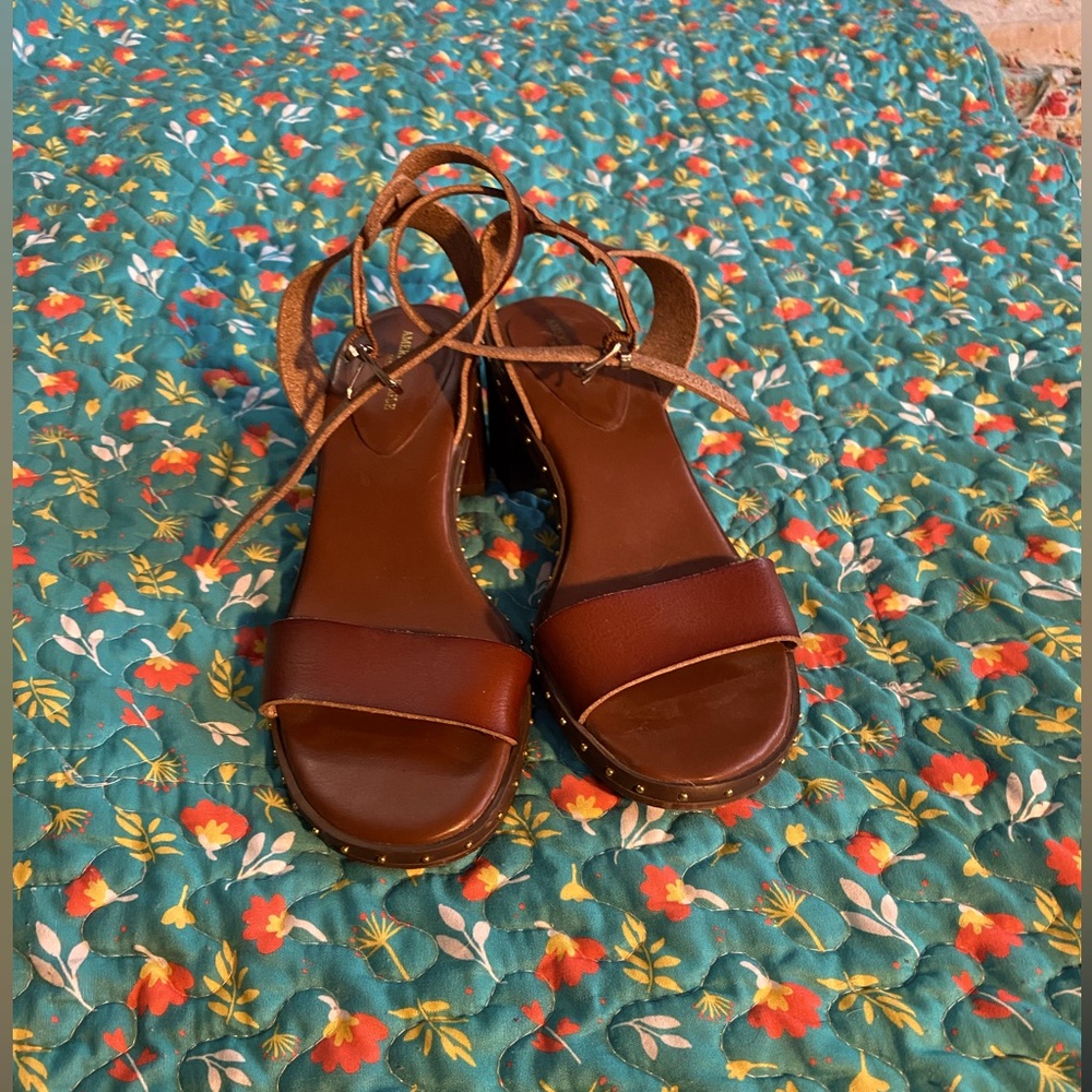 AMERICAN EAGLE Outfitters sandals,EUC faux leather,block heel,stud detail,7M